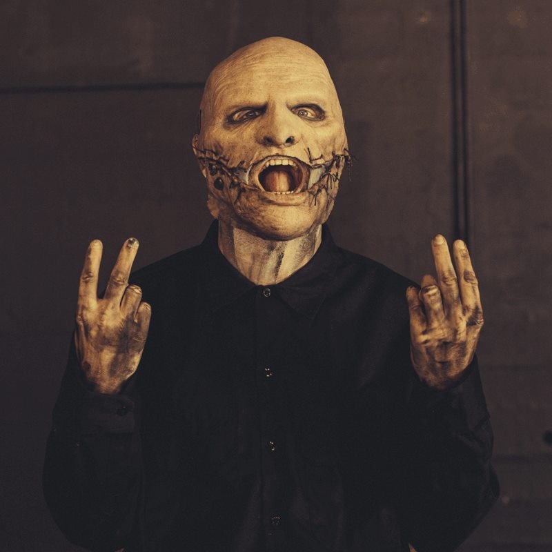 Enervat de telefoanele din timpul concertelor? Și Corey Taylor e la fel! (video)